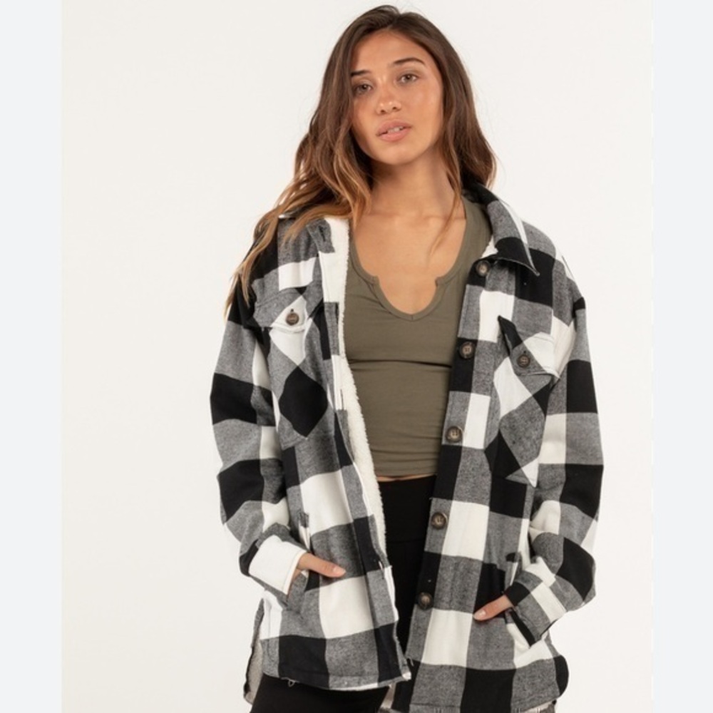 Ashley Women’s  grunge Sherpa lined plaid Shacket in size small